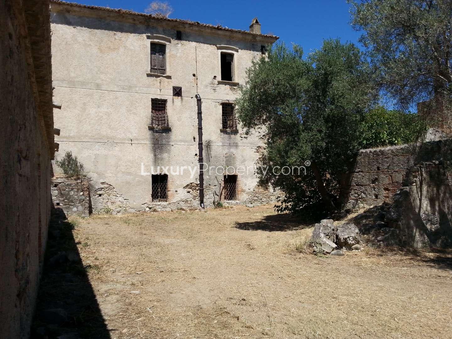 Historic villa exterior with rustic charm, located in Corigliano Rosso, Calabria, Southern Italy